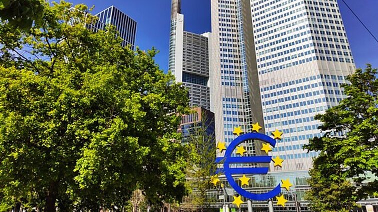 Įvertino sumažintų palūkanų normų poveikį ekonomikai: didelio postūmio nebus