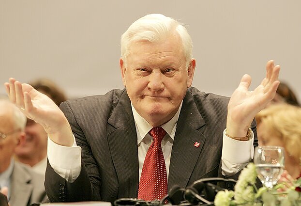 Gyventojai nesutaria dėl paminklo Brazauskui Kaune: siūlo statyti ir Matijošaičio kieme