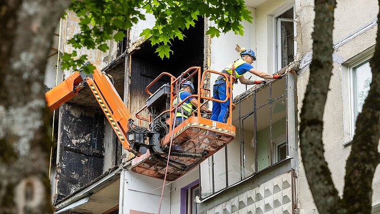 Degusio Viršuliškių daugiabučio gyventojai atsikvėps ramiau – pradedami atstatymo darbai