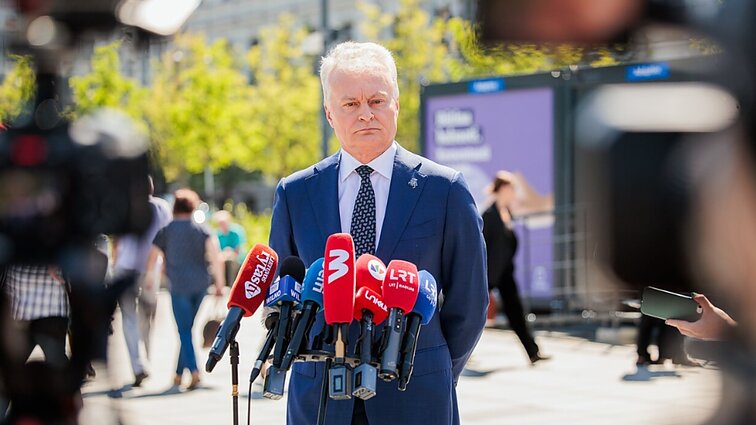 Nausėda: Navickienė pasirinko prabangų klaidų kelią ir privalo atsakyti