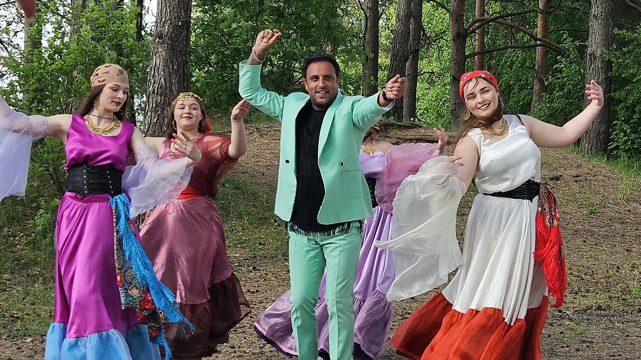 Radžio vaizdo klipo filmavimo akimirka Radžio vaizdo klipo filmavimo akimirka
