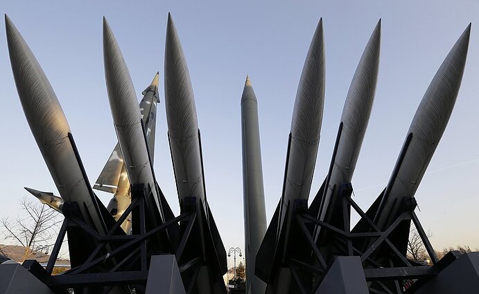 NATO vadovas: Aljansas diskutuoja apie dalies branduolinių ginklų ištraukimą iš saugyklų