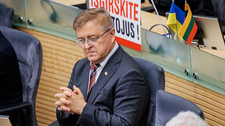 Seime byra Darbo partijos frakcija: pasitraukus Valkiūnui, nebeužtenka esamų narių