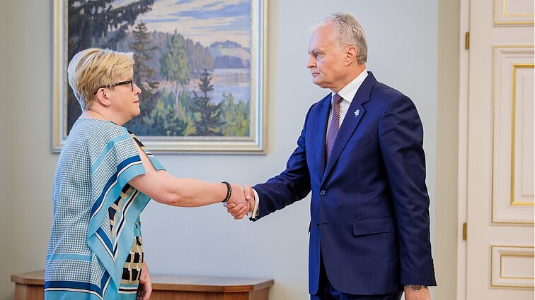 Nausėda su Šimonyte šiandien aptars kandidatūras į trūkstamas ministerijas