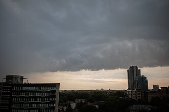 Audros debesys slenka per Vilnių Audros debesys slenka per Vilnių