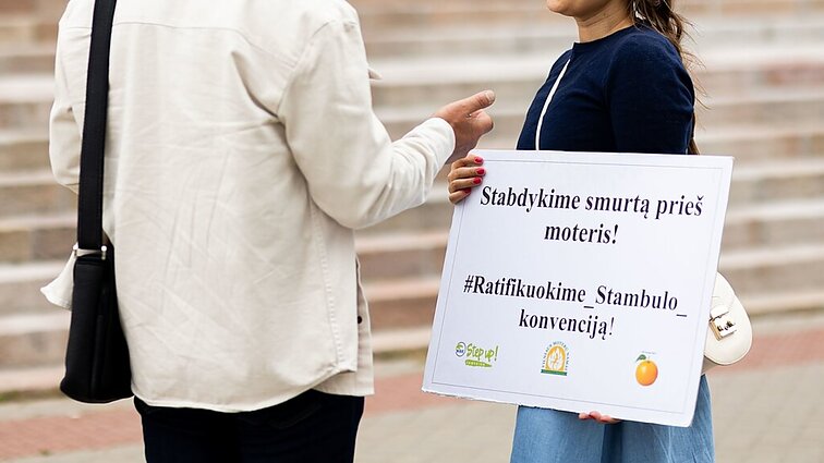 Apklausa rodo: daugiau gyventojų mano, kad reikėtų ratifikuoti Stambulo konvenciją