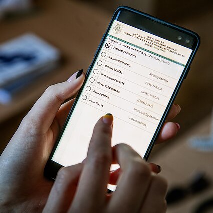 Ar reikia įteisinti balsavimą internetu?