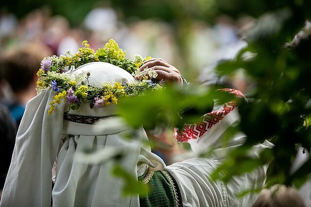 Prasideda ilgasis savaitgalis: vilniečiai Jonines švęs pindami vainikus ir prie jūros