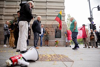 Vilniuje nuimama be leidimo pakabinta atminimo lenta Kaziui Škirpai Vilniuje nuimama be leidimo pakabinta atminimo lenta Kaziui Škirpai