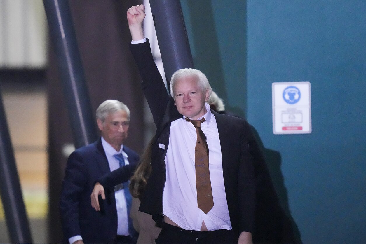 „WikiLeaks“ įkūrėjas Julianas Assange`as atskrido į Australiją