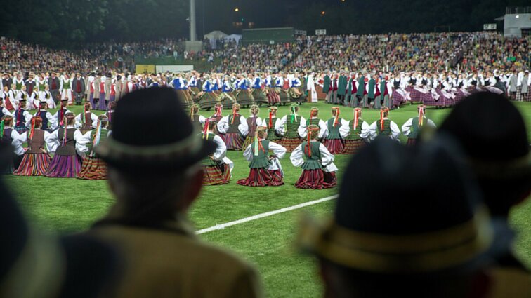 Nuo 1960-ųjų Dainų šventėse dalyvavęs Romas: jaunimui linkiu nenusisukti nuo tautiškumo