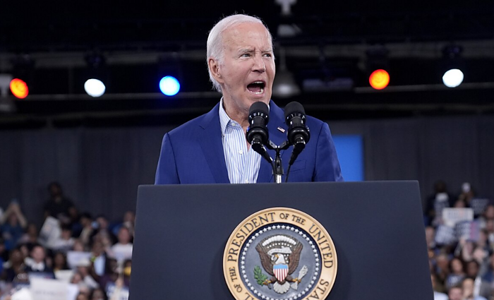 Kojala: JAV vyksta aktyvi diskusija dėl galimybės demokratams pakeisti Bideną