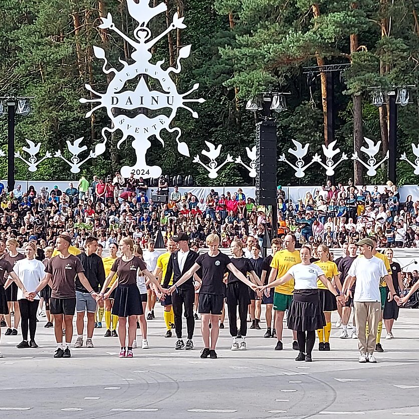 R. Dunajewska, Próba generalna Wieczoru Zespołów „Drzewo życia”
