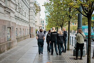 Prieš teismą stojo moters nužudymu per tarnybą kaltinamas Vilniaus policininkas
