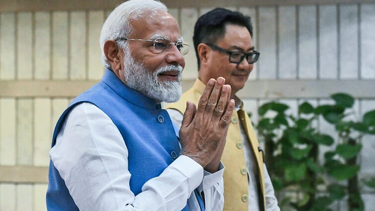 Tarp Vakarų ir Rusijos besiblaškantis Indijos premjeras lankosi Maskvoje