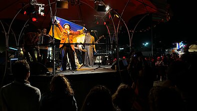 „Antikvariniai Kašpirovskio dantys“ Glastonberio festivalyje