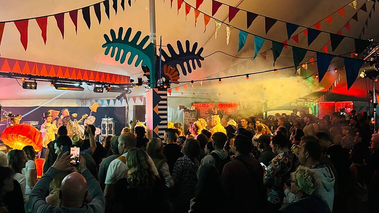 „Antikvariniai Kašpirovskio dantys“ Glastonberio festivalyje