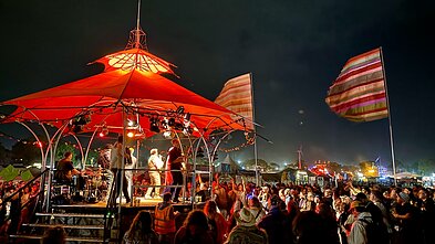 „Antikvariniai Kašpirovskio dantys“ Glastonberio festivalyje