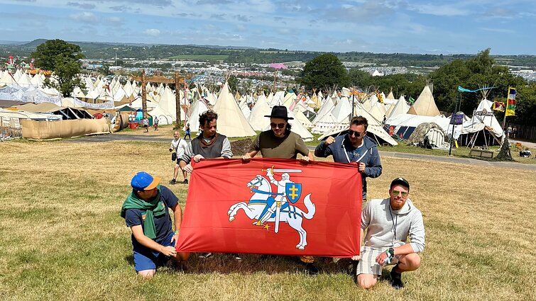 „Antikvariniai Kašpirovskio dantys“ Glastonberio festivalyje