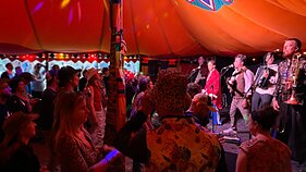 „Antikvariniai Kašpirovskio dantys“ Glastonberio festivalyje