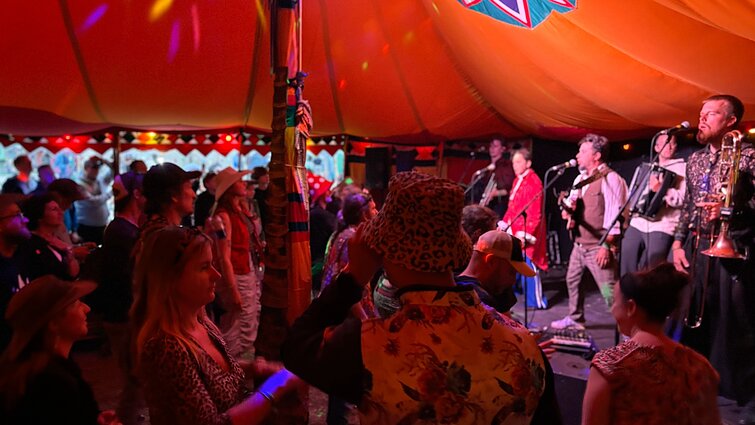 „Antikvariniai Kašpirovskio dantys“ Glastonberio festivalyje