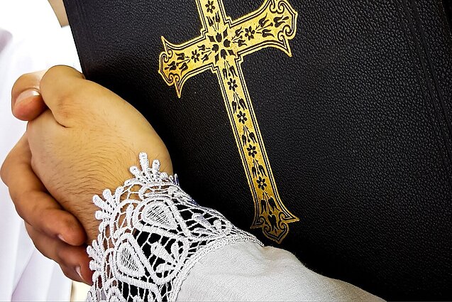 Atgailauk ir bus atleista: už seksualinius nusikaltimus teisti kunigai dirbs su vaikais