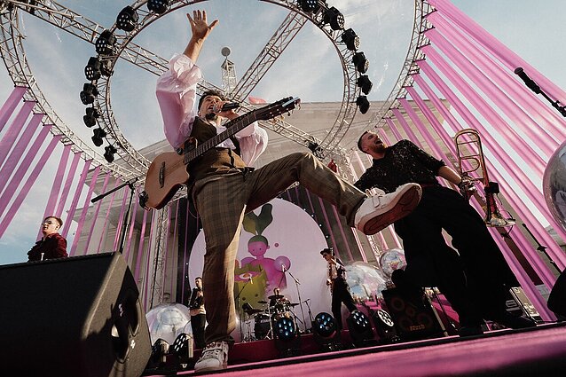 „Antikvarinių Kašpirovskio dantų“ solistas: užsieniečiai prisijungia dainuoti lietuviškai