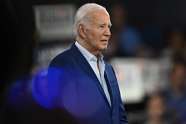 Žibalas į ugnį: ažiotažą kėlusioje spaudos konferencijoje Bidenas kelissyk maišė pavardes