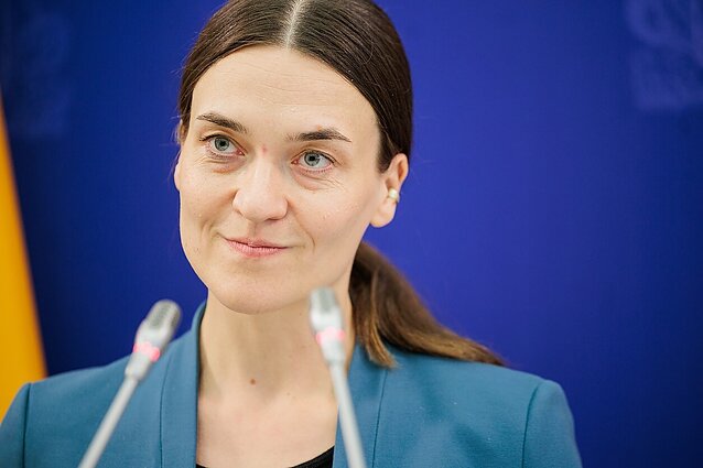 Ministrė egzaminų rezultatus vadina labai gerais, viliasi, kad daugės laikančiųjų kalbas