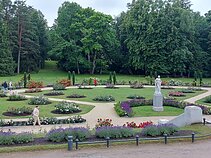 Ogród różany w Pałacu Tyszkiewiczów w Połądze