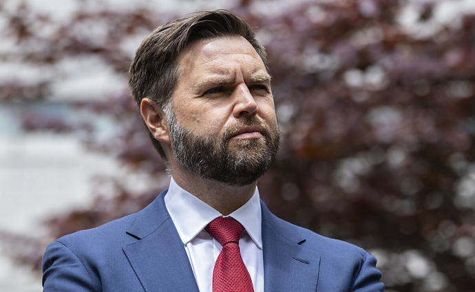Trumpo pasirinktas galimas viceprezidentas – dažnas Ukrainos paramos kritikas