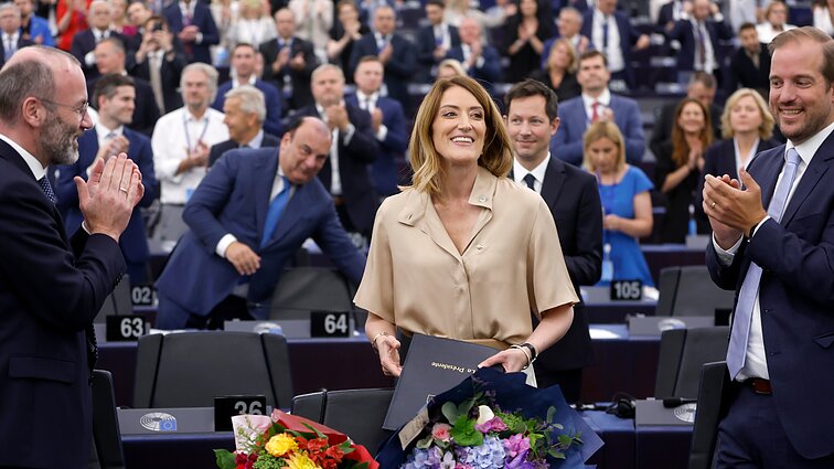 Į pirmąją sesiją subūręs EP išsirinko šeimininkę: už vairo vėl stos Roberta Metsola