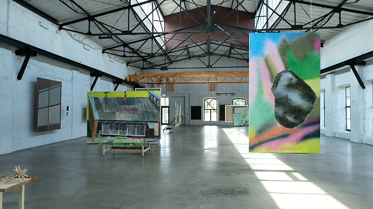 „Dūmų fabrike“ – nuolatinė galerija ir pirmoji paroda, skirta jaunųjų menininkų darbams