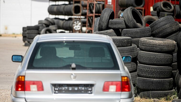 Į Lietuvą ir kitas ES šalis nebeįleidžiami automobiliai su baltarusiškais numeriais