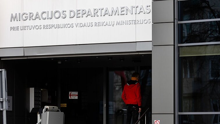 Institucijos gūžčioja pečiais: nepastebėjo Lietuvoje nelegaliai metus dirbusio ukrainiečio