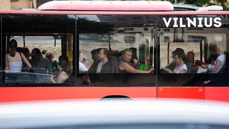 „Apmaudu ir apgailėtina“: keleiviai piktinasi nekondicionuojamu viešoju transportu
