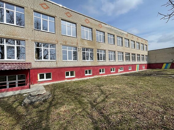 Mokykla buvo tapusi prieglobsčiu šimtui žmonių 