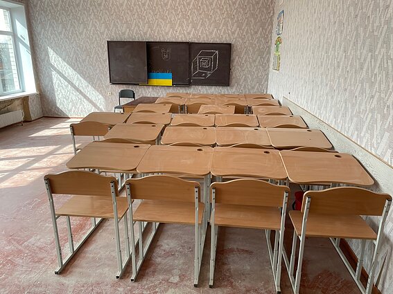 Klasės nr. 18 lubose tebėra prievartautojo šūvių žymės
