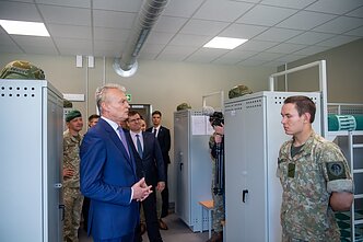 Gitanas Nausėda podczas otwarcia kampusu wojskowego w Szawlach