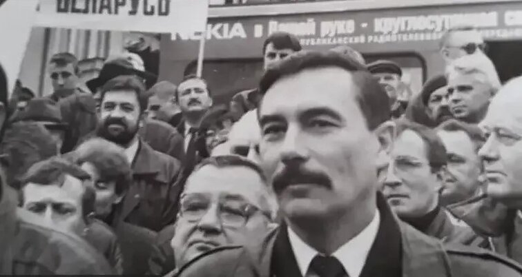 Первый глава МВД Беларуси Юрий Захаренко ушел в оппозицию к Лукашенко; его тело так и не найдено