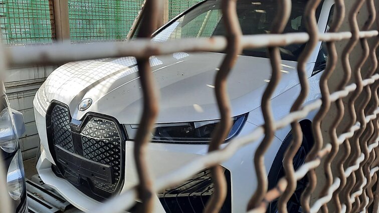 Prabangūs automobiliai Rusiją pasiekia per Latviją: schemoje figūruoja ir lietuviška įmonė