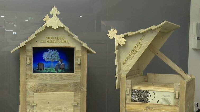 Kretingos bibliotekos iniciatyva atkurtos keturios išnykusio sodo avilių replikos