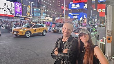 Robertas Semeniukas ir „Žalvarinio“ dainininkė Sigita Jonynaitė Niujorke