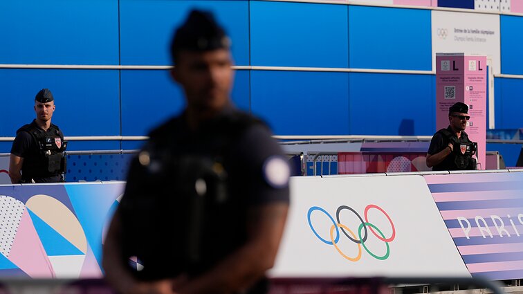 Ribojami vėliavų ir net vandens buteliukų dydžiai: Paryžiaus olimpinio saugumo užkulisiai