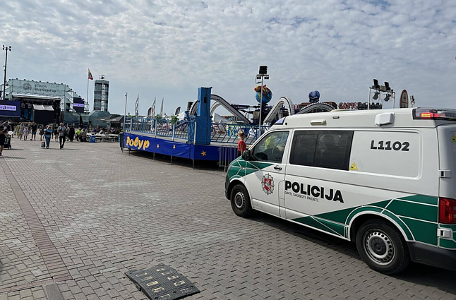 Nelaimė Klaipėdoje: Jūros šventės metu iš atrakciono iškrito vaikas ir vyras