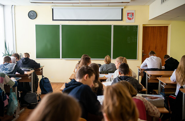 ŠMSM užmojai: skirti pinigus mokytojų padėjėjams turėtų pačios savivaldybės