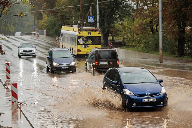 Audra traukiasi: lietus ir vėjas nurims jau vakare, rytoj grįš vasarai įprasti orai