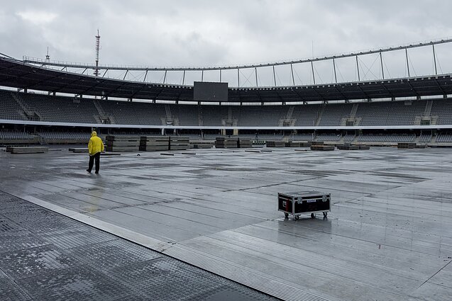 E. Sheerano koncertui ruošiamas Dariaus ir Girėno stadionas