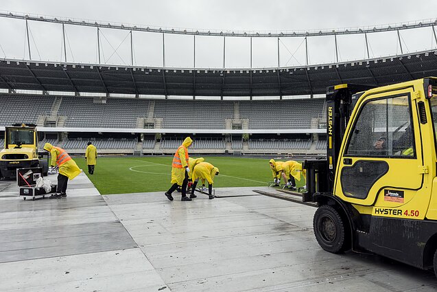 E. Sheerano koncertui ruošiamas Dariaus ir Girėno stadionas