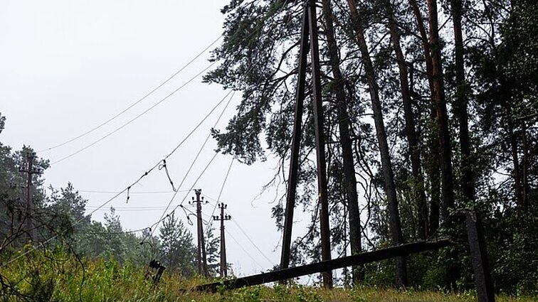 Audros sukelti elektros tinklų sutrikimai – sudėtingi, gedimai šalinti visą naktį
